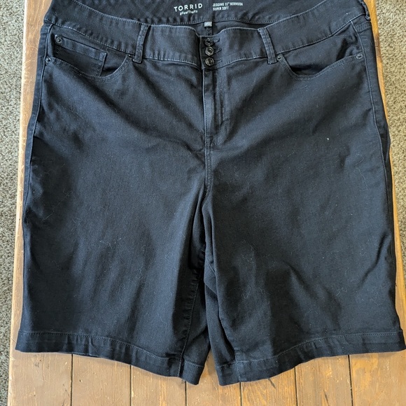 Torrid Black Bermuda Jeggings Shorts - Picture 1 of 5